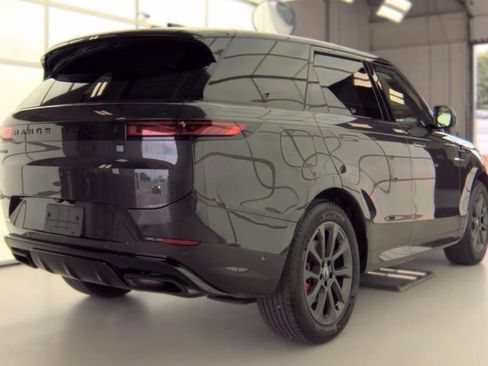 Used 2024 Land Rover Range Rover Sport Dynamic SE AWD/4WD image 3