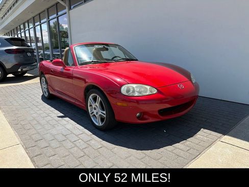 Used 2004 MAZDA MX-5 Miata w/ Convenience Pkg RWD image 1