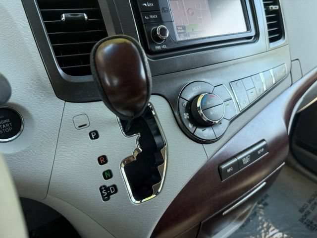Used 2012 Toyota Sienna XLE FWD image 37