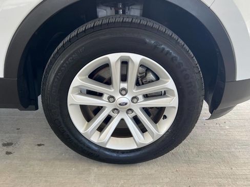 Used 2015 Ford Explorer XLT image 25