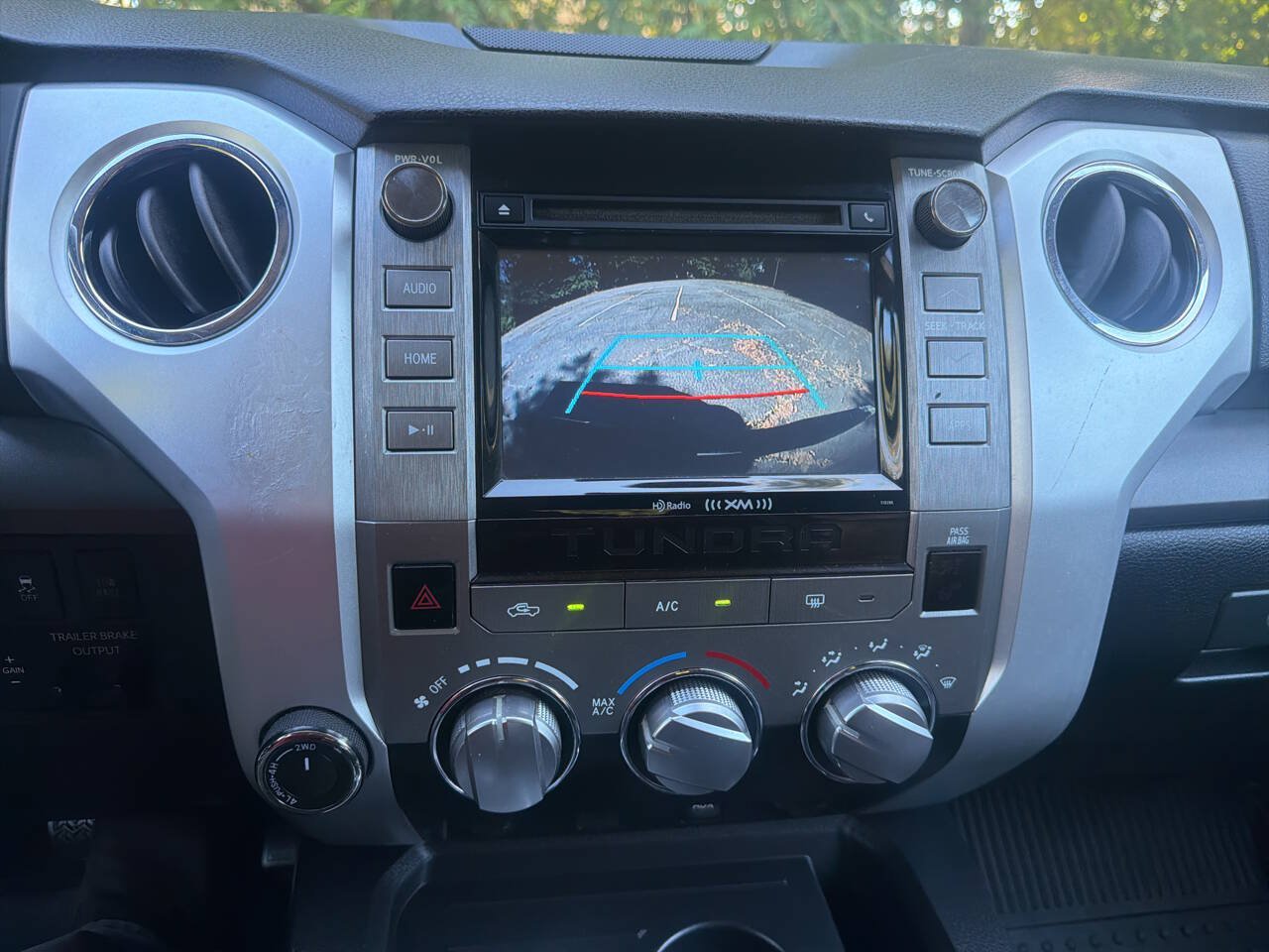 Used 2018 Toyota Tundra SR5 w/ SR5 Upgrade Package AWD/4WD image 32