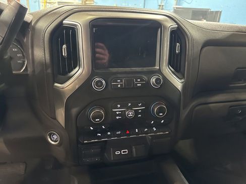 Used 2019 Chevrolet Silverado 1500 LT Trail Boss AWD/4WD image 11