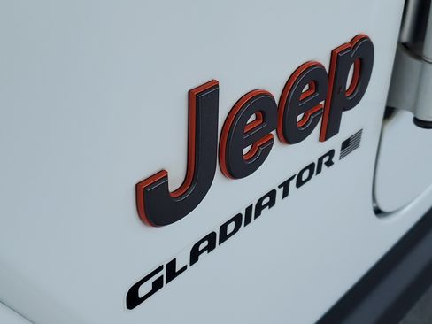 Used 2023 Jeep Gladiator Mojave w/ LED Lighting Group AWD/4WD image 5