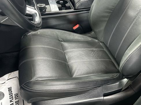 Used 2019 Land Rover Range Rover Velar R-Dynamic SE image 21