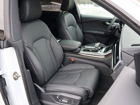 Used 2025 Audi Q8 Prestige w/ Prestige Package image 20