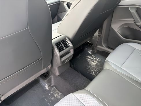 New 2026 Volkswagen Tiguan SE R-Line AWD/4WD image 24