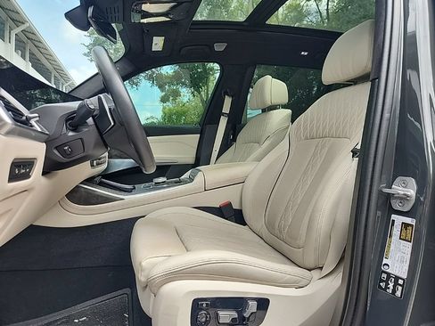 Used 2025 BMW X7 M60i AWD/4WD image 2