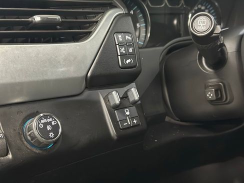 Used 2015 Chevrolet Suburban LTZ RWD image 18