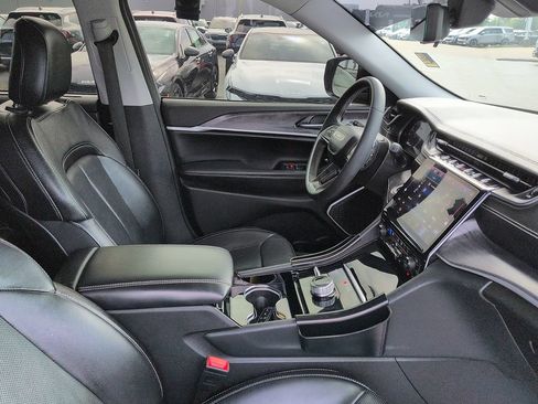 Used 2023 Jeep Grand Cherokee L Limited w/ Luxury Tech Group II AWD/4WD image 7