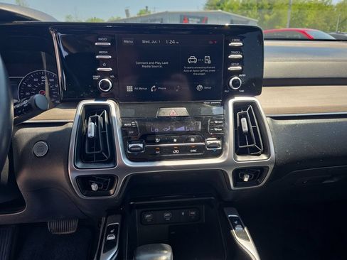 Certified 2021 Kia Sorento EX w/ Panoramic Sunroof Package AWD/4WD image 18