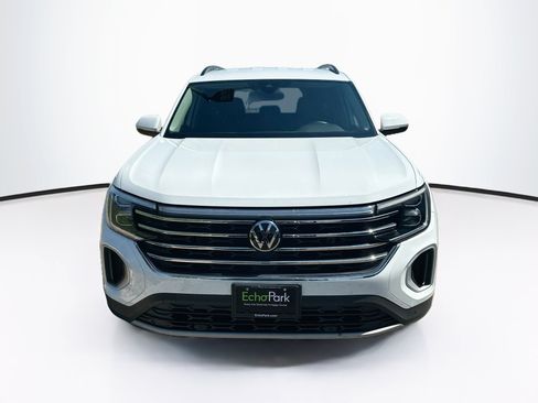 Used 2024 Volkswagen Atlas SE AWD/4WD image 2