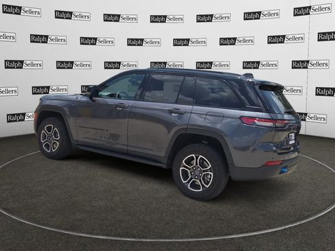 Used 2023 Jeep Grand Cherokee Trailhawk w/ Luxury Tech Group III AWD/4WD image 4