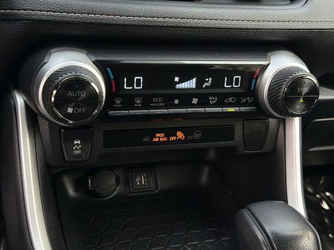 Used 2025 Toyota RAV4 XLE AWD/4WD image 29