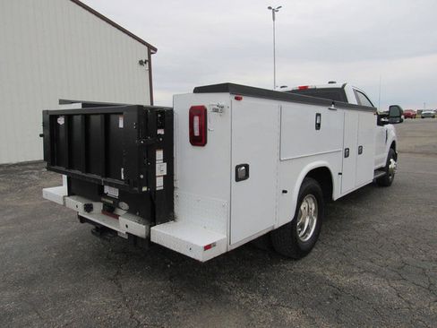 Used 2020 Ford F350 XL w/ Power Equipment Group RWD image 3