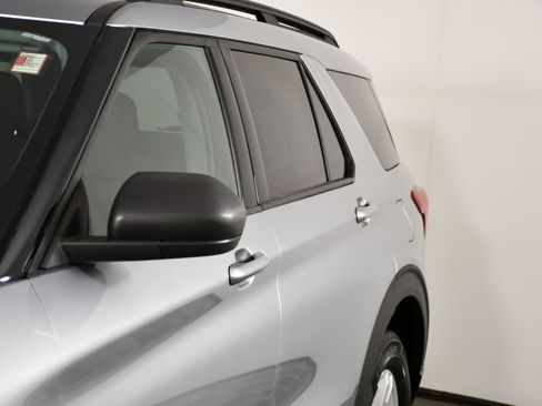 Used 2023 Ford Explorer XLT AWD/4WD image 13