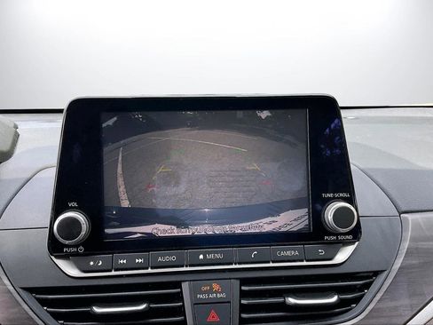 Used 2025 Nissan Altima 2.5 SV FWD image 14
