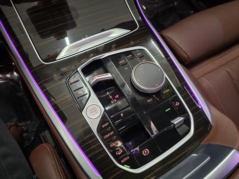 Used 2025 BMW X7 xDrive40i image 29