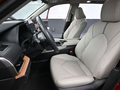 Used 2024 Toyota Grand Highlander Platinum image 24