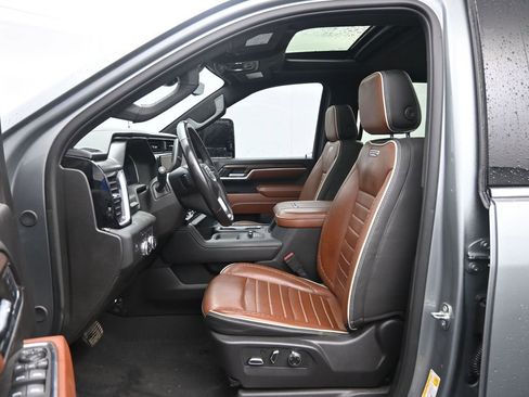 Used 2024 GMC Sierra 3500 Denali Ultimate image 28