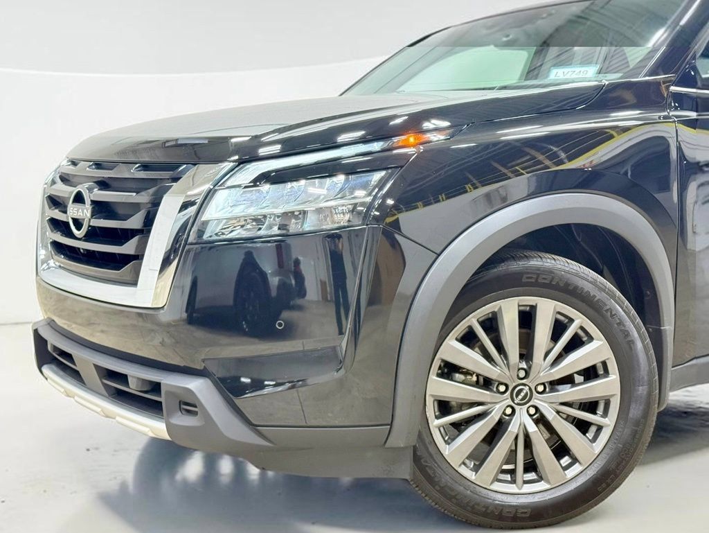 Used 2023 Nissan Pathfinder SL w/ SL Premium Package AWD/4WD image 3