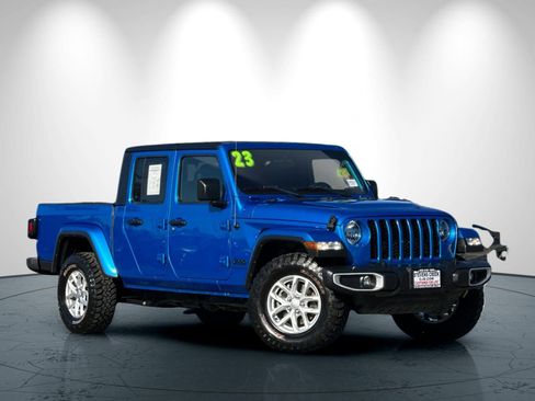 Certified 2023 Jeep Gladiator Sport image 2