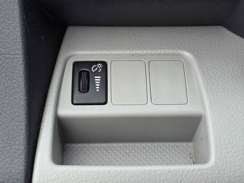 Used 2011 Toyota RAV4 4WD image 23