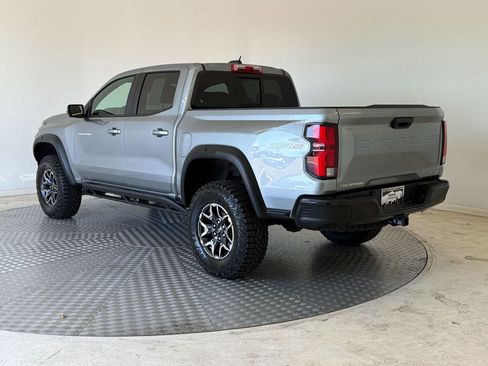 Used 2026 Chevrolet Colorado ZR2 w/ Technology Package AWD/4WD image 3