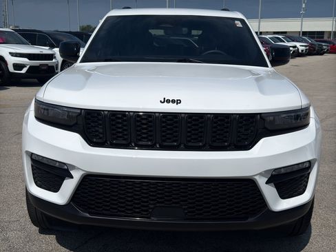 Used 2024 Jeep Grand Cherokee Limited w/ Black Appearance Package AWD/4WD image 3