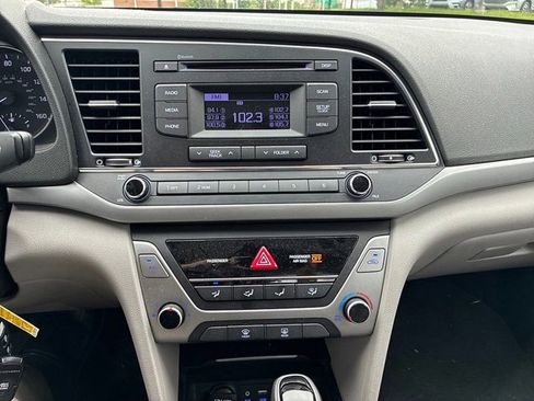 Used 2018 Hyundai Elantra SE FWD image 27