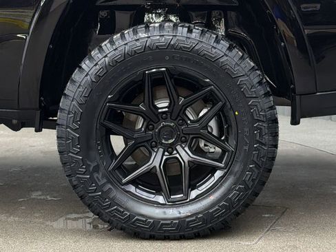 Used 2025 RAM 1500 Limited image 12