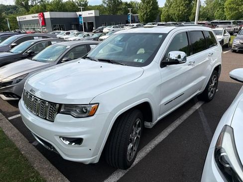 Used 2019 Jeep Grand Cherokee Overland AWD/4WD image 3
