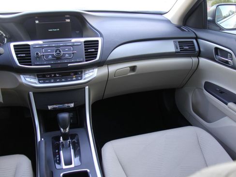 Used 2015 Honda Accord LX image 10