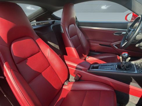 Used 2019 Porsche 718 Cayman RWD image 21