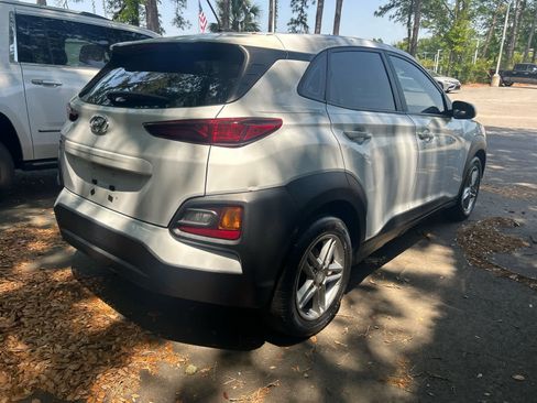 Used 2021 Hyundai Kona SE FWD image 3