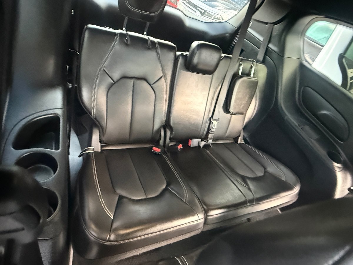 Used 2025 Chrysler Pacifica Select FWD image 18