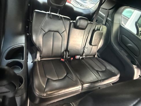 Used 2025 Chrysler Pacifica Select FWD image 18