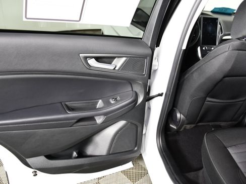 Used 2023 Ford Edge SE image 45