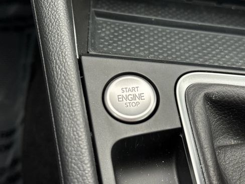 Used 2026 Volkswagen Jetta SE FWD image 21