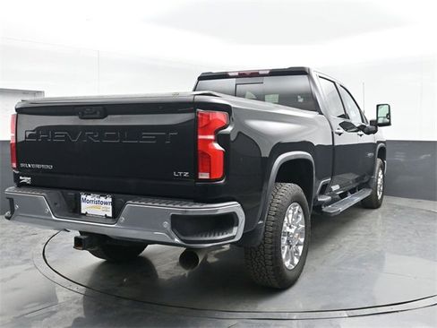 Used 2025 Chevrolet Silverado 2500 LTZ w/ LTZ Convenience Package image 14