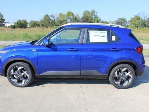 New 2026 Hyundai Venue SEL FWD image 2