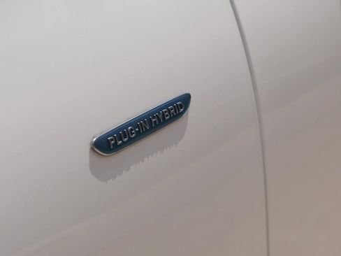 Used 2018 Mercedes-Benz C 350e Sedan image 19