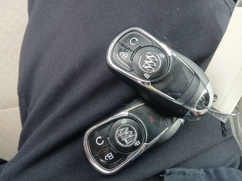 Used 2022 Buick Encore Preferred AWD/4WD image 8