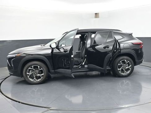 Used 2025 Chevrolet Trax LT w/ LT Convenience Package FWD image 49