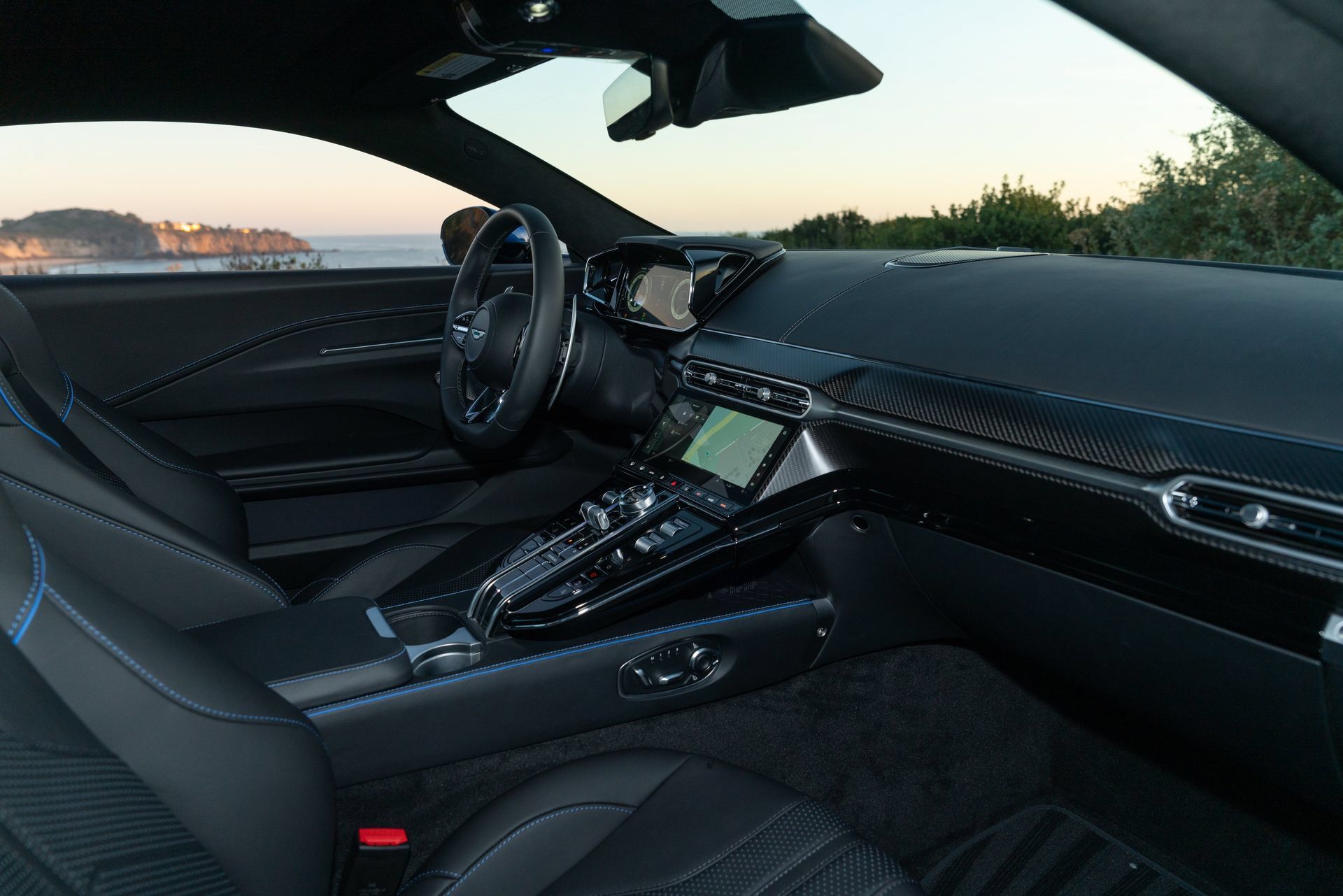 Used 2025 Aston Martin V8 Vantage Coupe RWD image 15