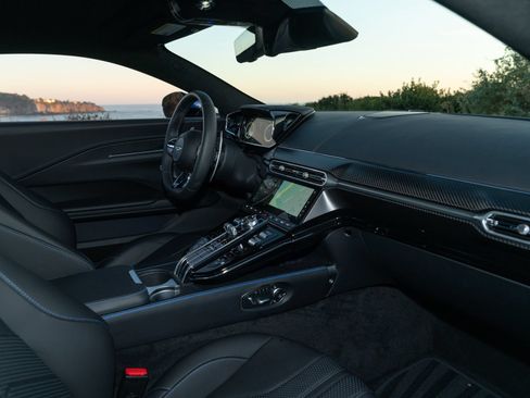 Used 2025 Aston Martin V8 Vantage Coupe RWD image 15