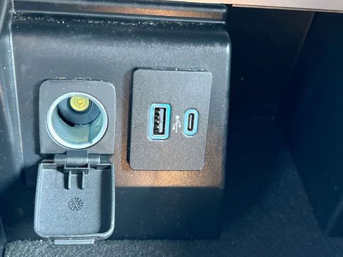 Used 2024 Ford Explorer XLT w/ Equipment Group 202A AWD/4WD image 28