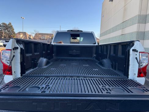 Used 2017 Nissan Titan SV image 17