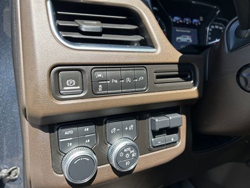 Used 2021 GMC Yukon SLT w/ SLT Luxury Plus Package image 19