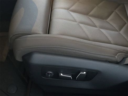 Used 2025 BMW i5 xDrive40 w/ Premium Package image 31