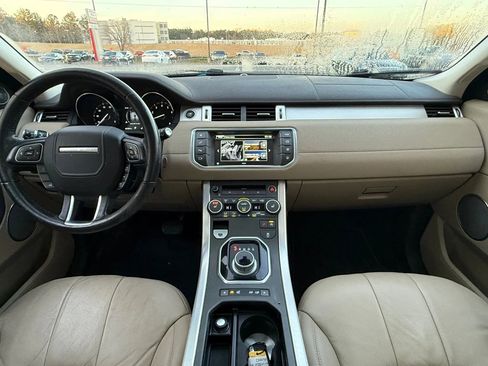 Used 2016 Land Rover Range Rover Evoque SE image 3